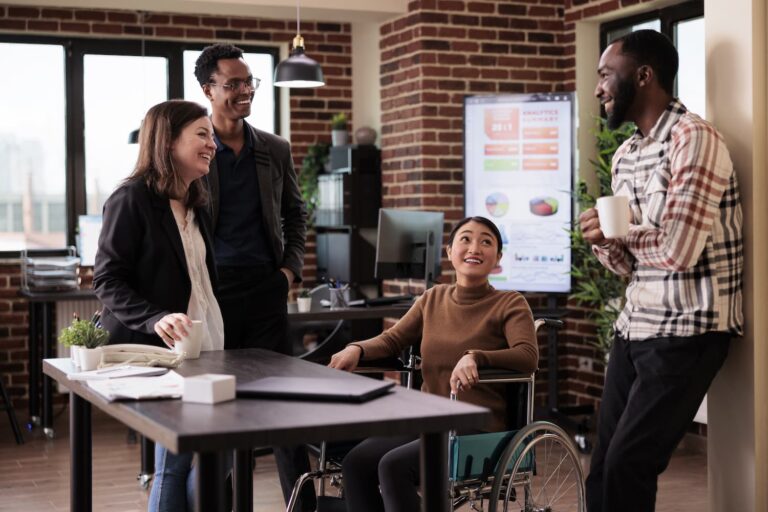 Briser les barrières : Comment favoriser la communication inclusive pour les personnes en situation de handicap sur leur lieu de travail